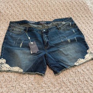 NWT Junarose Crochet Trim Women's Shorts Size 20